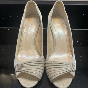 Nude glimmer heels shoes size 9